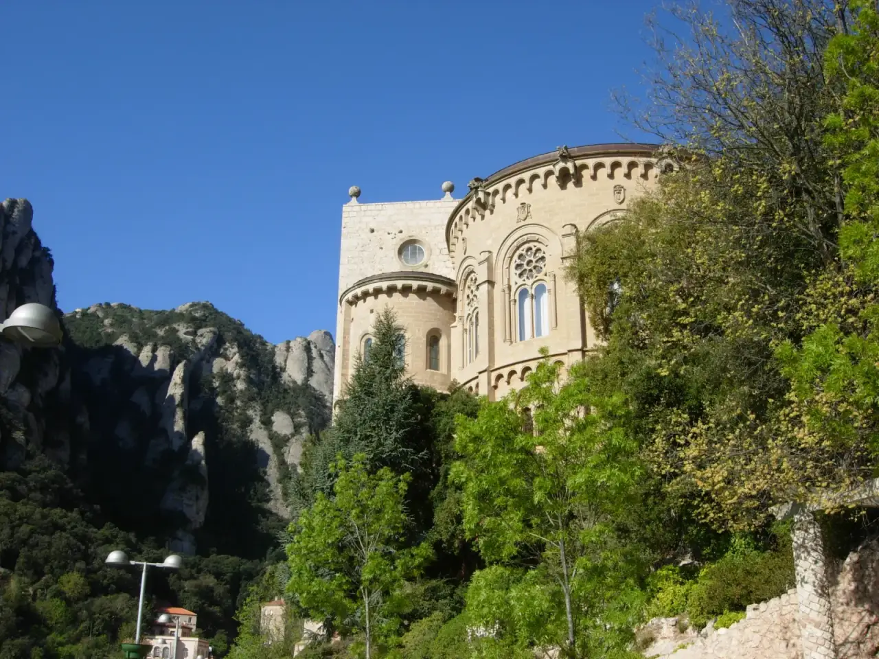 Montserrat manastırı ve dağ manzarası özel turu